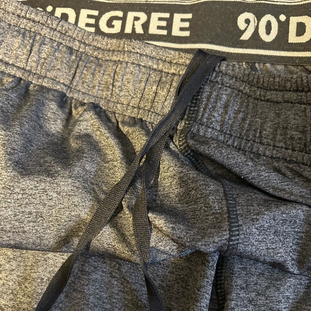2 for 1* Like new! Men’s grey athletic shorts with drawstring and pockets size L - Picture 4 of 5